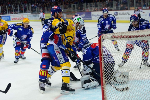 Kein offenes Eis für den HCD. Der ZSC weiss, wie man die Bündner spielen muss.