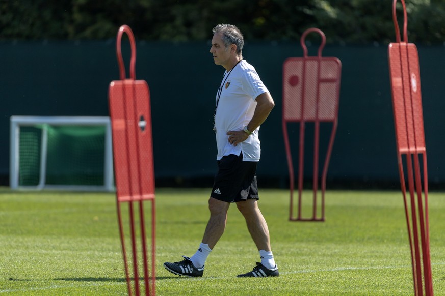 Marcel Koller, der neue Trainer des FC Basel 1893, bei einem Training mit der Mannschaft im Trainingsgelaende St. Jakob in Basel, am Freitag, 3. August 2018. (KEYSTONE/Georgios Kefalas)