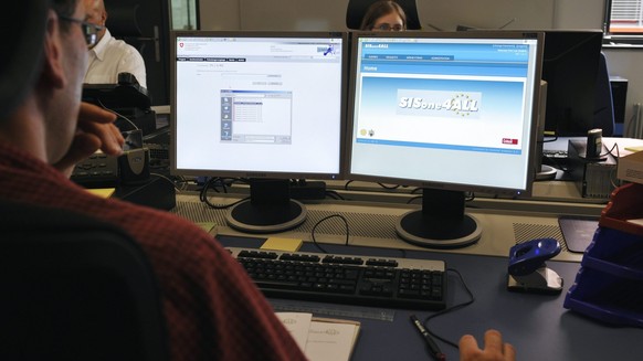 Blick in die Supplementary Information Request at the National Entry (SIRENE), der Einsatzzentrale des Bundesamts fuer Polizei (fedpol), aufgenommen am Montag, 11. August 2008 in Bern. Das SIRENE-Buer ...