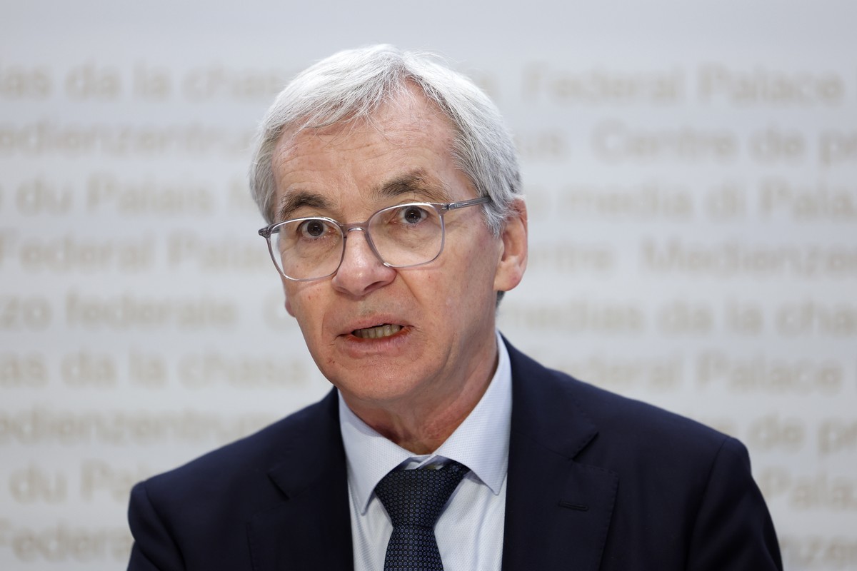 Erich Ettlin, Staenderat Mitte-OW, spricht waehrend einer Medienkonferenz des Komitees "Nein zur Renteninitiative", am Dienstag, 16. Januar 2024 in Bern. (KEYSTONE/Peter Klaunzer)