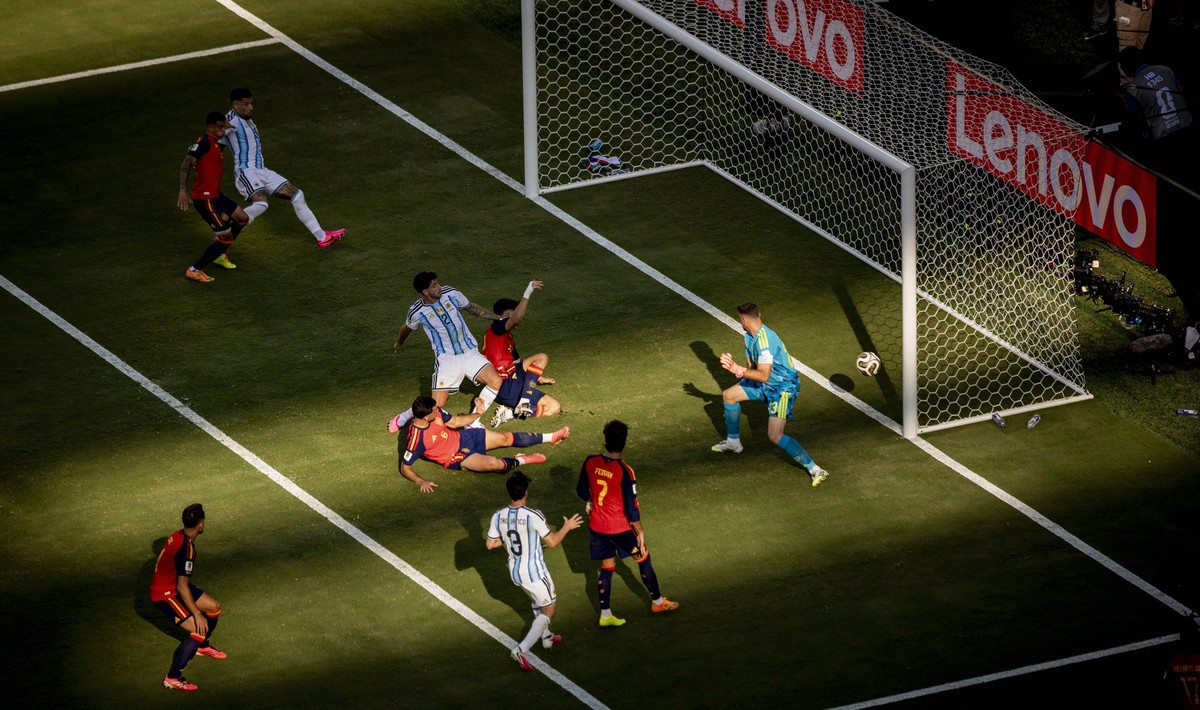 New York, USA 19th Jul 2026. Marcos Senesi ARG Mikel Merino ESP Pau Cubarsi ESP Unai Simon ESP Spain - Argentina World Cup Final Spanien - Argentinien 19.07.2026 *** New York, USA, July 19, 2026 Marco ...