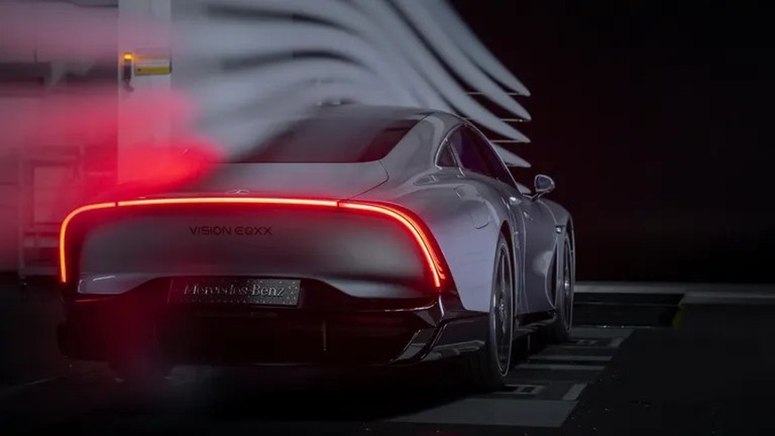 Das Konzept-Auto Mercedes Vision EQXX ist so strömungsoptimiert, dass der cW-Wert bei 0,17 liegt (Masszahl für Luftwiderstand: je kleiner, desto besser).