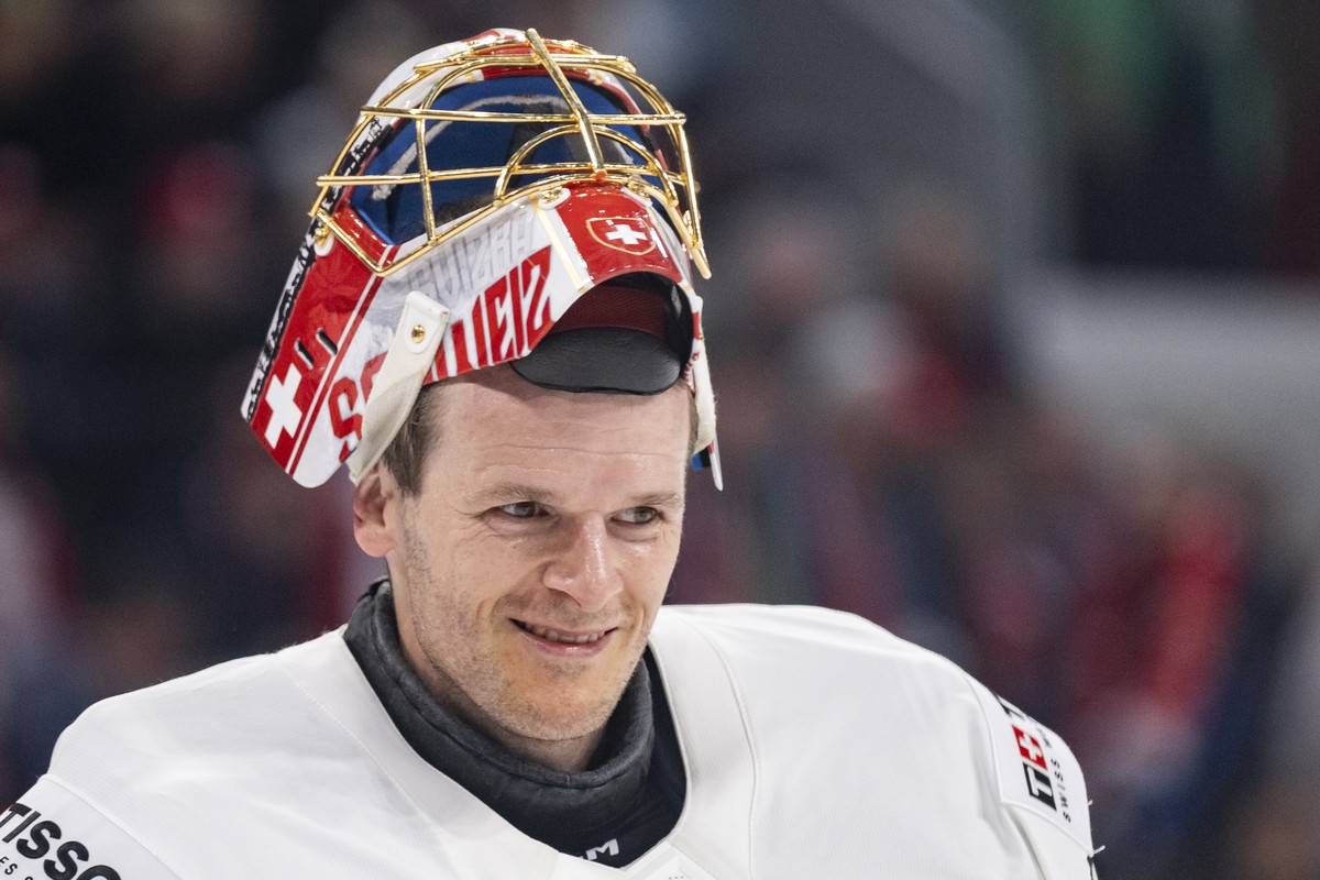 Switzerland's goaltender Leonardo Genoni looks on during the 2026 IIHF Men's Ice Hockey World Championship preliminary round group A game between United States and Switzerland, at the Swiss  ...