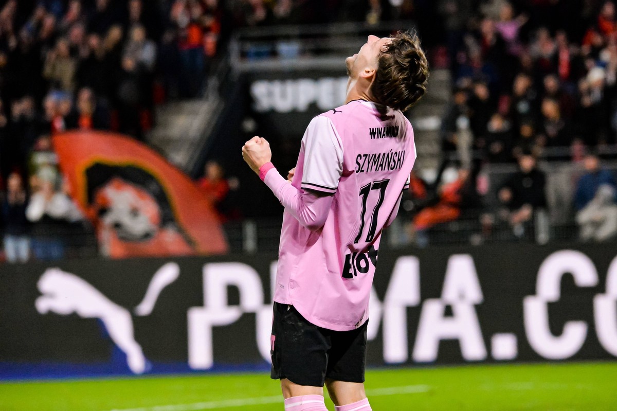 FOOTBALL : Stade Rennais vs RC Strasbourg - Ligue 1 - Journ�e 8 - 25/10/2026 Joie des joueurs du Stade Rennais apr�s le 2e but de Sebastian Szymanski Stade Rennais RennesFrance PUBLICATIONxNOTxINxFRAx ...