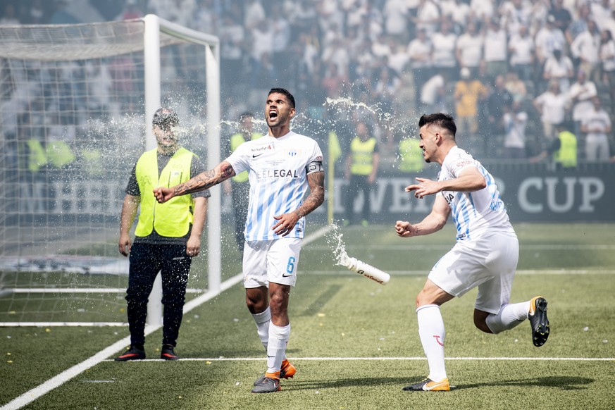 Zuerichs Victor Palsson jubelt nach dem Sieg im Schweizer Fussball Cupfinalspiel zwischen den Berner Young Boys und dem FC Zuerich, am Sonntag 27. Mai 2018, im Stade de Suisse in Bern. (KEYSTONE/Ennio ...