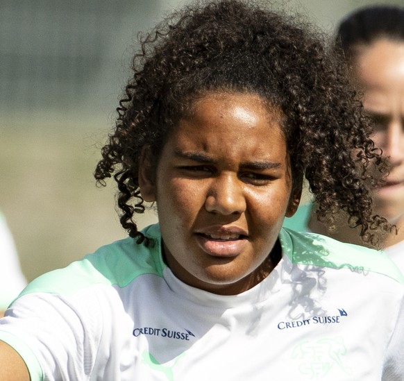 Ella Touon waehrend dem Training und EM-Vorbereitung der Schweizer Fussballnationalmannschaft der Frauen, am Dienstag, 21. Juni 2022, in Zuerich. (KEYSTONE/Alexandra Wey).