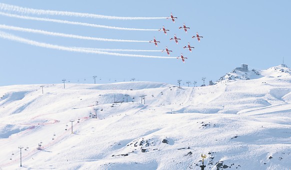 Das Team der PC-7-Kunstflugstaffel bei einer Vorf