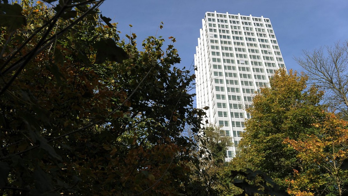 Das Sulzer Hochhaus, aufgenommen am Donnerstag, 1. November 2012, in Winterthur. (KEYSTONE/Steffen Schmidt)