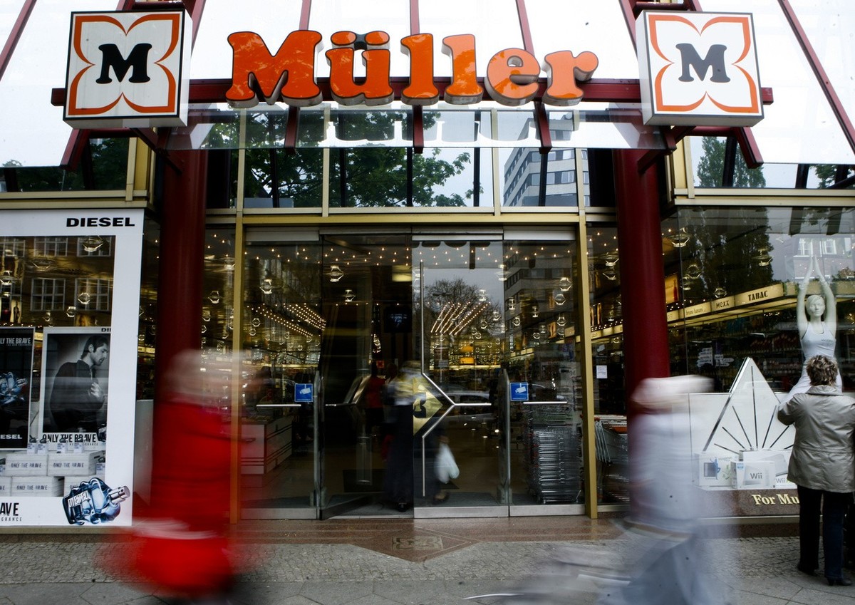 Eine Filiale der Drogeriekette Mueller, fotografiert am Samstag, 18. April 2009, in Berlin. Das Unternehmen erfasst laut einem Bericht illegal die Krankheitsdaten ihrer Mitarbeiter. Der "Sueddeut ...