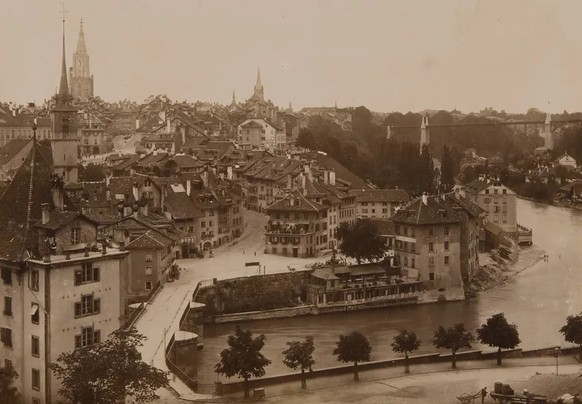 ... in die Stadt Bern, um ihren Traum eines Studiums zu verwirklichen.
https://permalink.nationalmuseum.ch/100373736