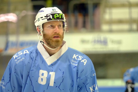 SWISS Ice hockey, Eishockey - Swiss League EHC Winterthur vs Olten 24.01.2023 - Olten Center and Top Scorer Sean Collins TS during warm up wears his jersey number 81 Winterthur Deutweg Zürich Schweiz  ...