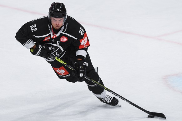 Lugano&#039;s player Santeri Alatalo in action during the Champions League 2021/22 ice hockey game between HC Lugano and Tappara Tampere at the ice stadium Corner Arena, in Lugano, Switzerland, on Sun ...