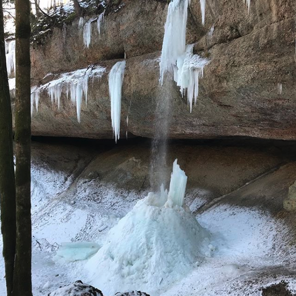 Der Wissengubel im Winter. Die Eiszapfen können durchaus auch noch länger sein.