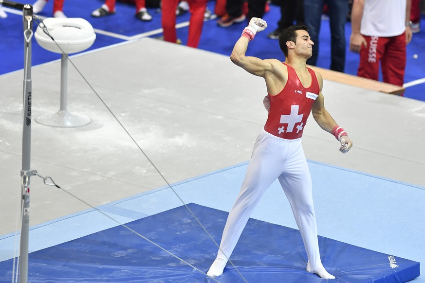 Pablo Brägger jubelt: Die Schweizer Turner holen die erste Team-EM-Medaille der Geschichte.