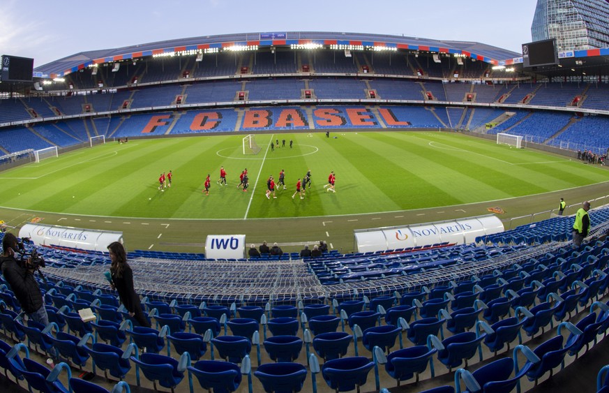 epa08709444 CSKA Sofia players during a training session at the St. Jakob Park Stadium in Basel, Switzerland, 30 September 2020. CSKA Sofia will face FC Basel in their UEFA Europa League qualifying so ...