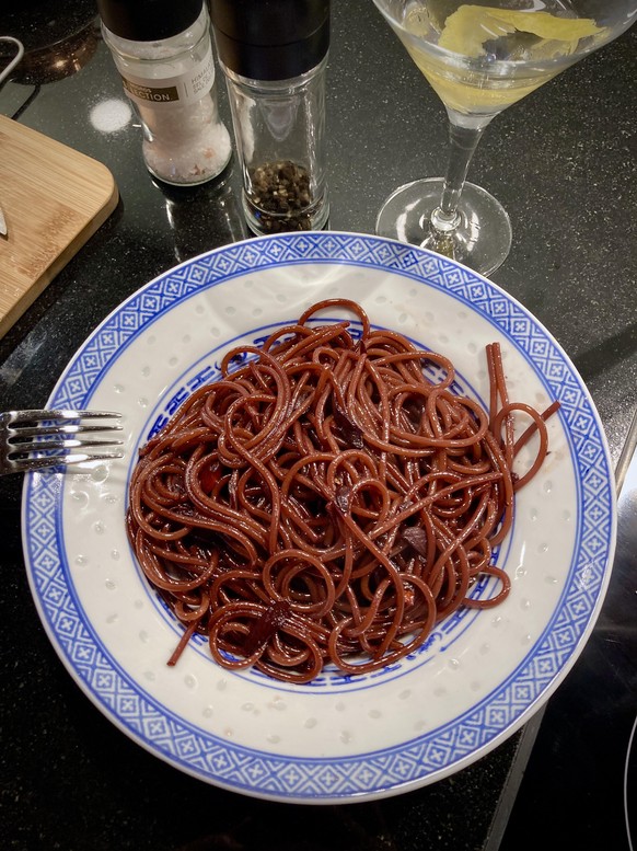 spaghetti ubriachi Betrunkene Spaghetti pasta essen food kochen Italien Wein Rotwein