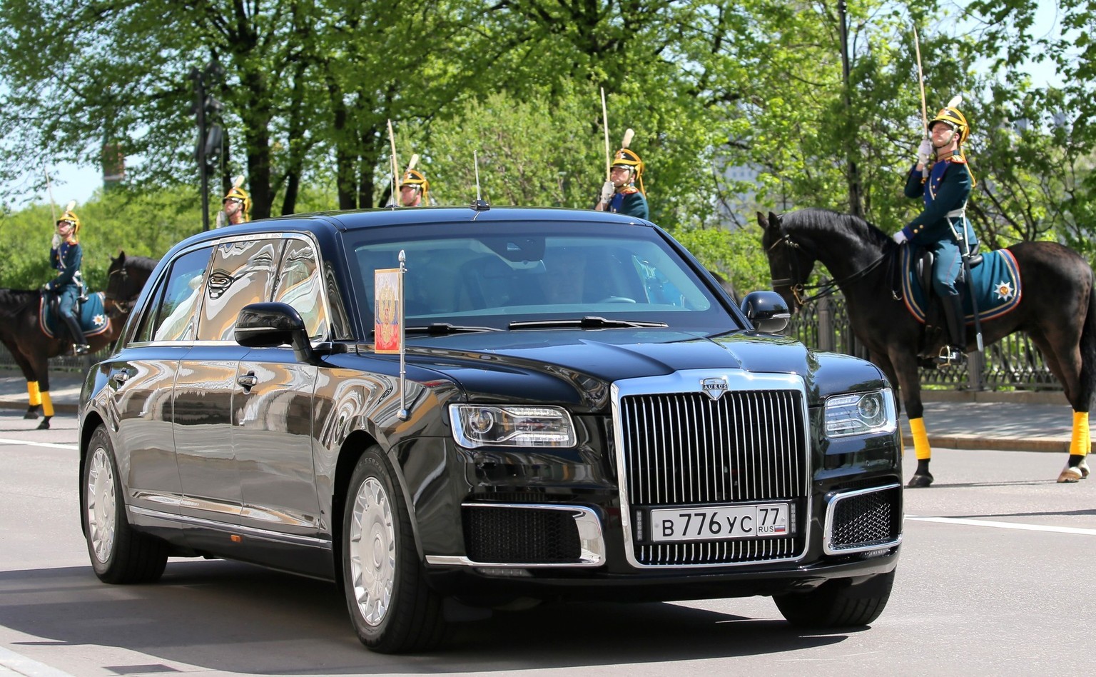 Der Aurus als russische Staatskarosse. 
https://commons.wikimedia.org/w/index.php?curid=68870760