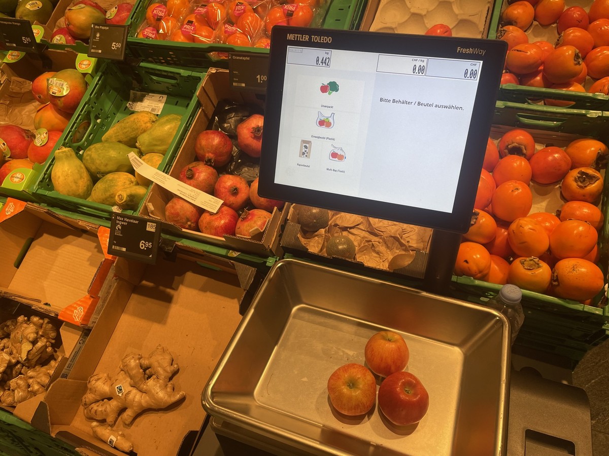 Ab sofort muss man beim wägen angeben, wie man seine Früchte und Gemüse verpackt.