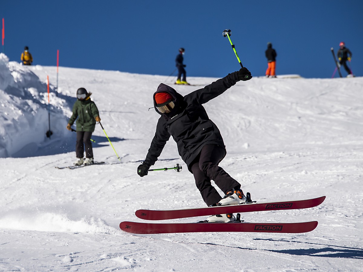 Die Skigebiete in der Schweiz sollen auch im "Corona-Winter" ohne gr�ssere Massnahmen ge�ffnet bleiben. Das fordert eine b�rgerliche Allianz vom Bundesrat. (Archivbild)