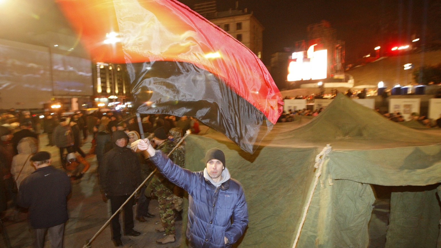 February 20, 2016 - Kyiv, Ukraine - Ukrainian activists set up a tent at a memorial gathering for Maidan activists or Heroes of the Heavenly Hundred, who were killed on the Maidan during anti-government campaigns.