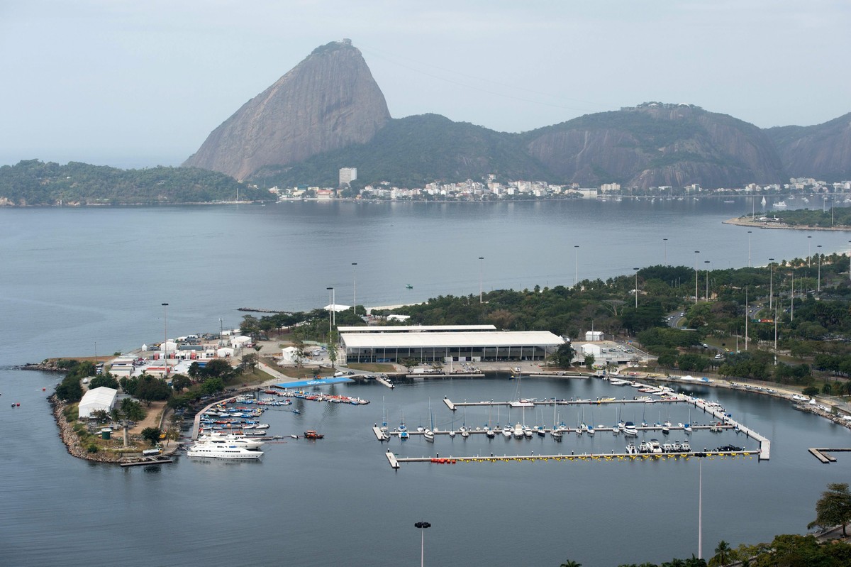 epa05447567 General view of Marina Da Gloria and the Sugarloaf Mountain, the center stage for the Olympic Games 2016 sailing competitions, at the Guanabara Bay in Rio de Janiero, Brazil, 29 July 2016. ...