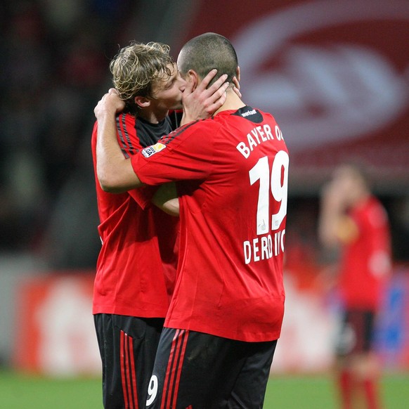 Bildnummer: 07309303 Datum: 29.11.2009 Copyright: imago/DeFodi
Sonntag 29.11.2009, 1. Bundesliga Saison 09/10 - 14. Spieltag in Leverkusen, Bayer 04 Leverkusen - VfB Stuttgart 4:0, jubel nach dem Tref ...