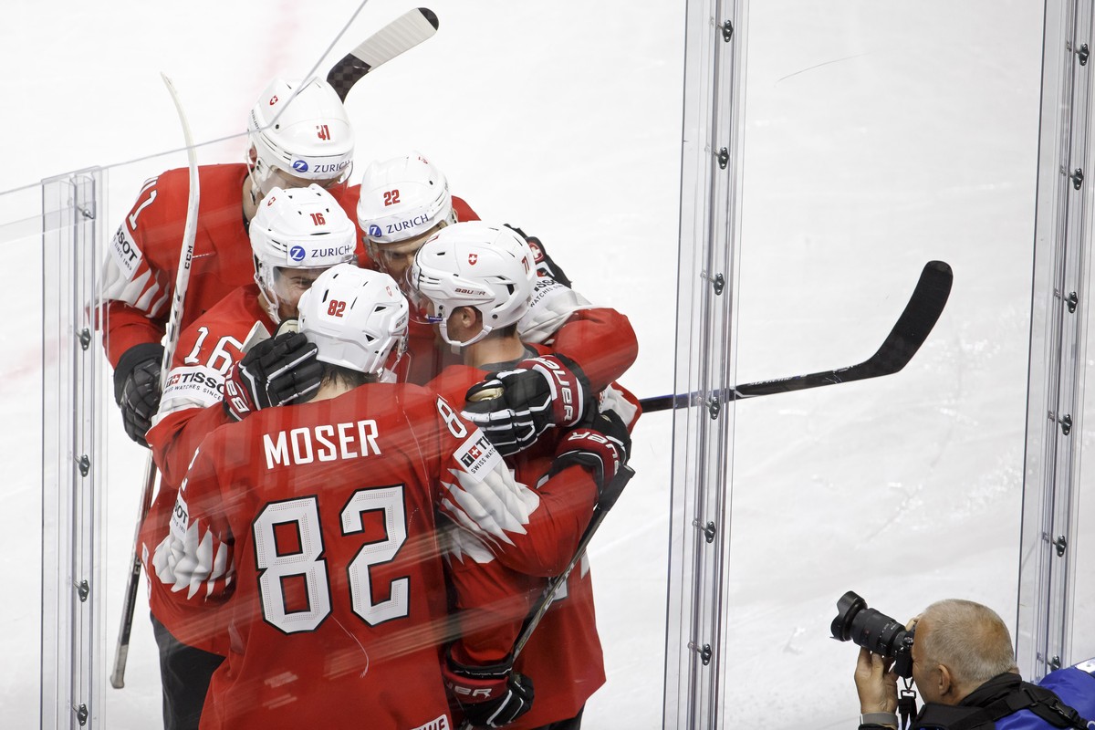 Switzerland's forward Enzo Corvi, right, celebrates his goal with teammates defender Mirco Mueller #41, defender Raphael Diaz #16, forward Simon Moser #82, and forward Nino Niederreiter #22, afte ...
