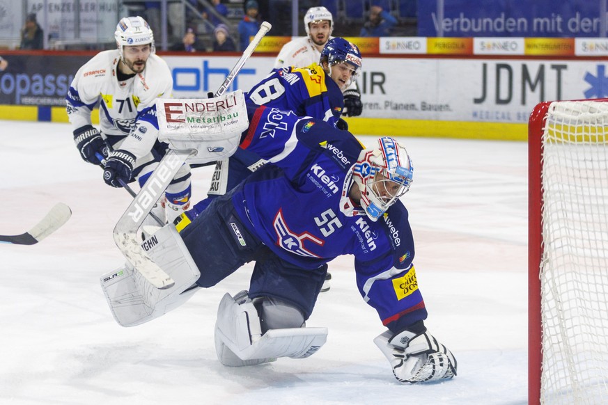 EHC Kloten Torhueter Juha Metsola waehrend dem Eishockey-Meisterschaftsspiel der National League zwischen dem EHC Kloten und dem HC Ambri-Piotta am Samstag, 21. Januar 2023, in Kloten. (KEYSTONE/Patri ...