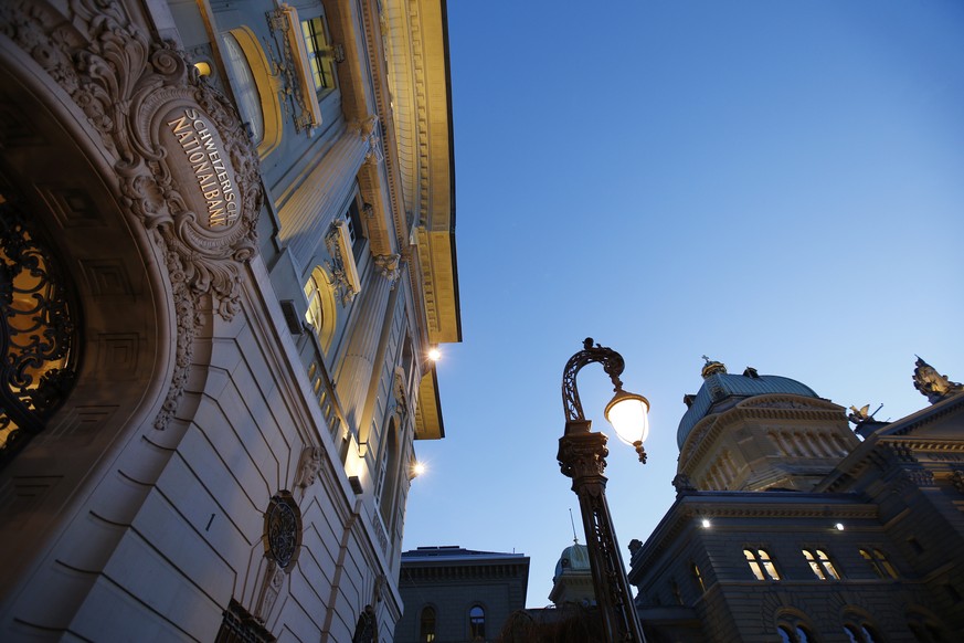 Soll das Bundeshaus (r.) mehr Macht über die Nationalbank bekommen?