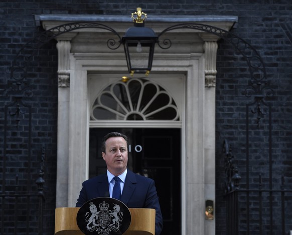 epa05387134 British Prime Minister David Cameron announces his resignation after losing the vote in the EU Referendum outside N10 Downing Street in London, Britain, 24 June 2016. Britons in a referend ...