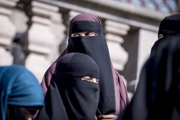 epa06775167 Women wearing the niqab exit the Danish Parliament at Christiansborg Castle in Copenhagen, Denmark, 31 May 2018. A majority in the Danish Parliament adopted a ban wearing niqab or burka in ...