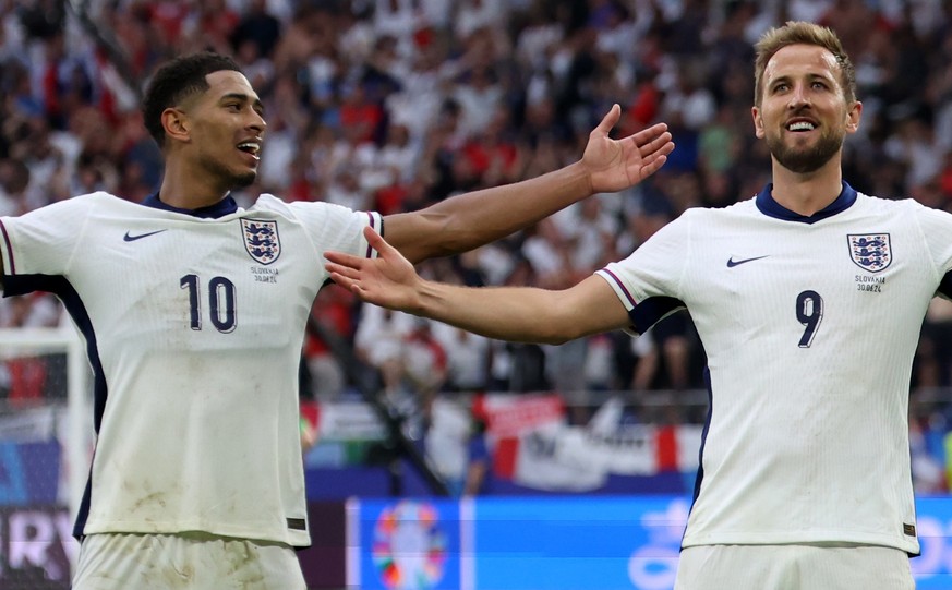 epa11448263 Jude Bellingham of England celebrates scoring the 1-1 goal with his teammate Harry Kane (R) during the UEFA EURO 2024 Round of 16 soccer match between England and Slovakia, in Gelsenkirche ...
