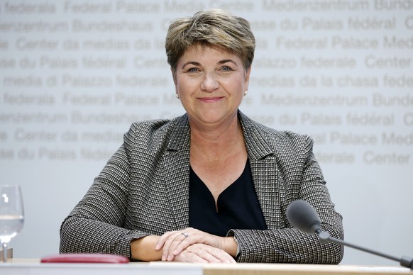 Bundesraetin Viola Amherd waehrend der Medienkonferenz des Bundesrates zu den Volksabstimmungen, am Sonntag, 27. September 2020, in Bern. (KEYSTONE/Peter Klaunzer)