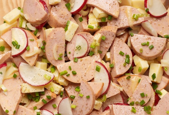 wurst käse salat berner rezepte http://www.saison.ch/de/rezepte/wurst-kase-salat-nach-andreas-heller/detail/