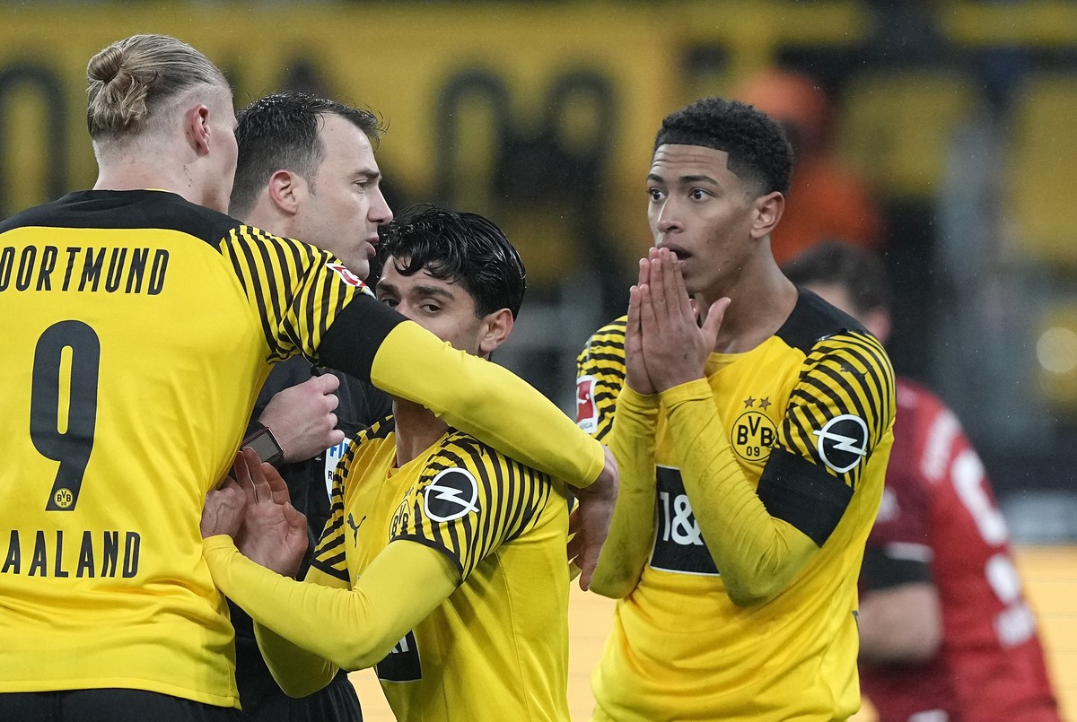 Dortmund's Jude Bellingham, right, watches referee Felix Zwayer during the German Bundesliga soccer match between Borussia Dortmund and Bayern Munich in Dortmund, Germany, Saturday, Dec. 4, 2021. ...