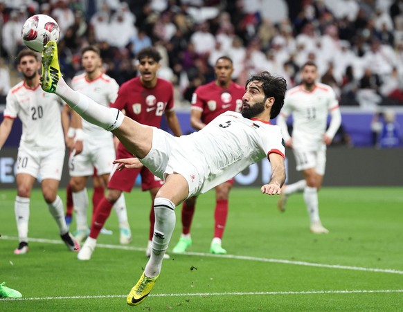 240130 -- DOHA, Jan. 30, 2024 -- Mohammed Saleh of Palestine competes during the round of 16 match between Qatar and Palestine at AFC Asian Cup Qatar 2023 in Doha, Qatar, Jan. 29, 2024. SPQATAR-DOHA-F ...