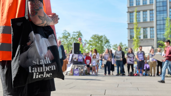 Demonstration gegen Tauben-Tötungen in Zürich, 18.04.2026.