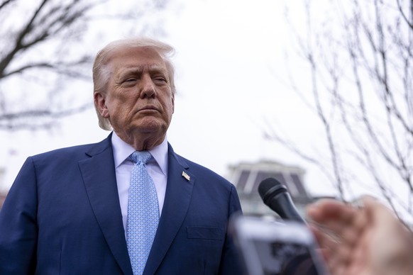 epa12837271 US President Donald J. Trump responds to a question from the news media as he walks to board Marine One on the South Lawn of the White House in Washington, DC, USA, 20 March 2026. EPA/SHAW ...