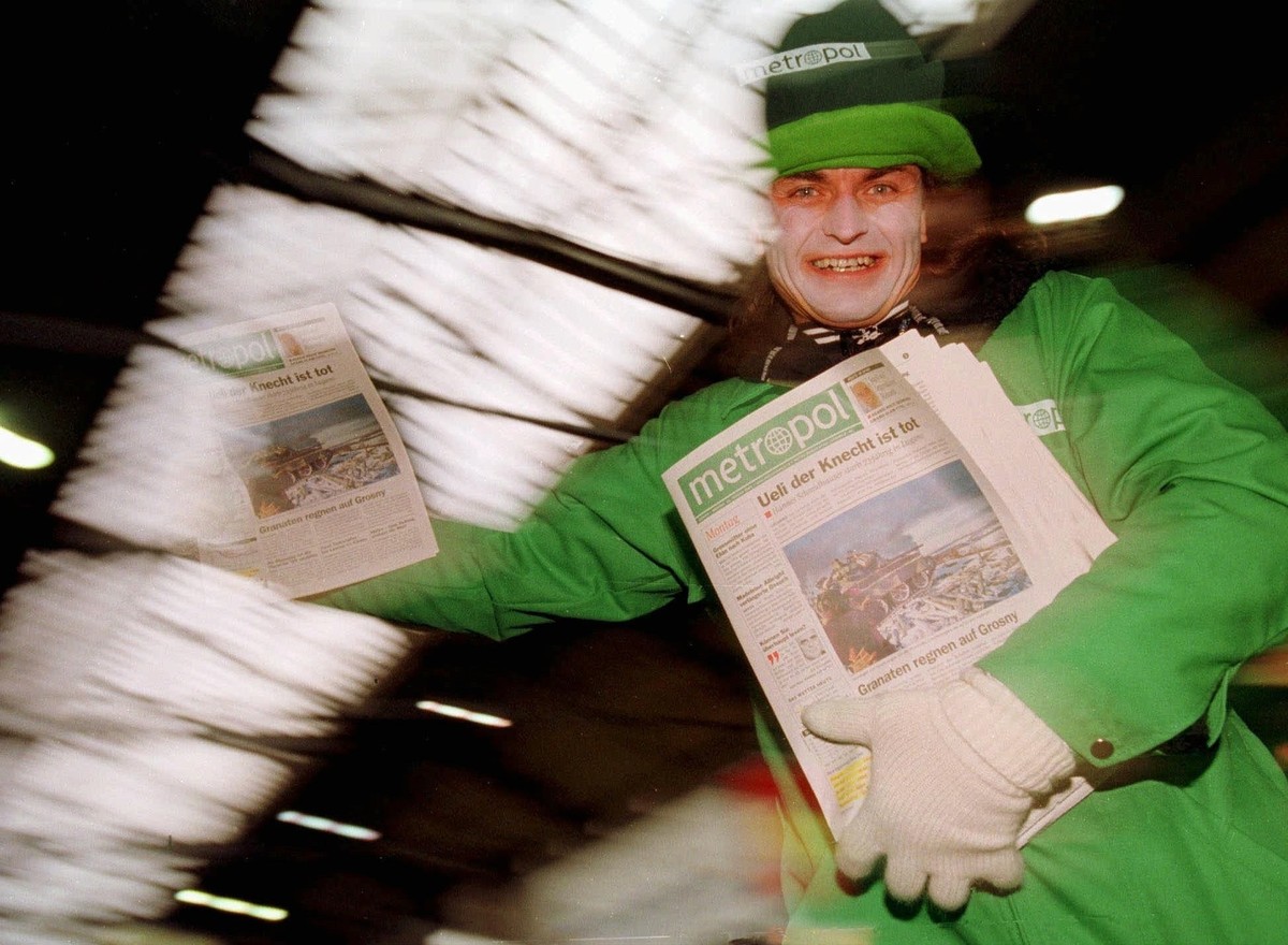 Die Zuercher Pendlerzeitung Metropol ist am Montag, 31. Januar 2000 erstmals erschienen. Metropol wird mit einer Auflage von 130'000 Exemplaren in 340 Zeitungsboxen, an S-Bahnhoefen sowie 36 Halt ...