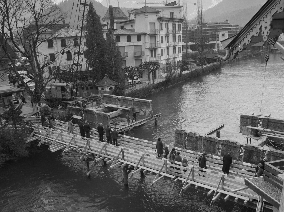 1978: Abbruch und Bau der neuen Aarebrücke in Interlaken.
