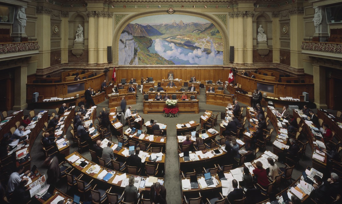 ZU DEN EIDGENOESSISCHEN WAHLEN VOM 18. OKTOBER 2015 STELLEN WIR IHNEN ZUM THEMA NATIONALRATSSAAL FOLGENDES BILDMATERIAL ZUR VERFUEGUNG - WEITERE BILDER FINDEN SIE AUF UNSERER WEBSEITE "PARLAMENTS ...
