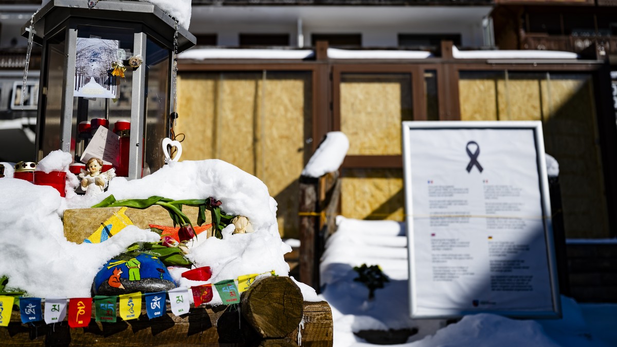 epa12864312 Snow covers the entrance to the 'Le Constellation' bar, three months after the tragedy, in Crans-Montana, Switzerland, 01 April 2026. Forty-one people, mostly teenagers, lost the ...