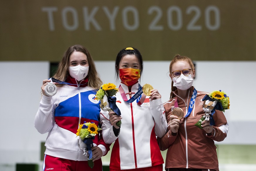 Christen (rechts) gemeinsam mit Olympiasiegerin Qian Yang (mitte) und der Zweitplatzierten Anastasia Galaschina.