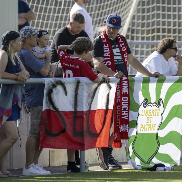 Les supporters de SLO, lors de la rencontre de football du 1er tour 1/32 de finale de la Coupe Suisse entre le FC Grand-Saconnex FCGS et le FC Stade Lausanne Ouchy, SLO, ce samedi 19 aout 2023 au stad ...