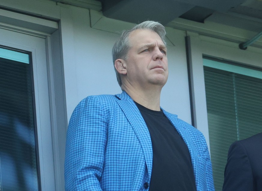 epa12306417 Chelsea Chairman Todd Boehly watches ahead of the English Premier League match between Chelsea FC and Crystal Palace, in London, Britain, 17 August 2025. EPA/NEIL HALL EDITORIAL USE ONLY.  ...