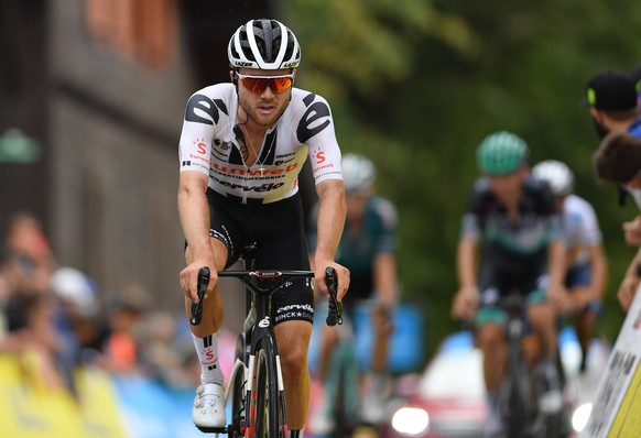 epa08601447 Swiss rider Marc Hirschi of Team Sunweb crosses the finish line during the 2nd stage of the Criterium du Dauphine cycling race over 135km between Vienne and Col de Porte, France, 13 August ...