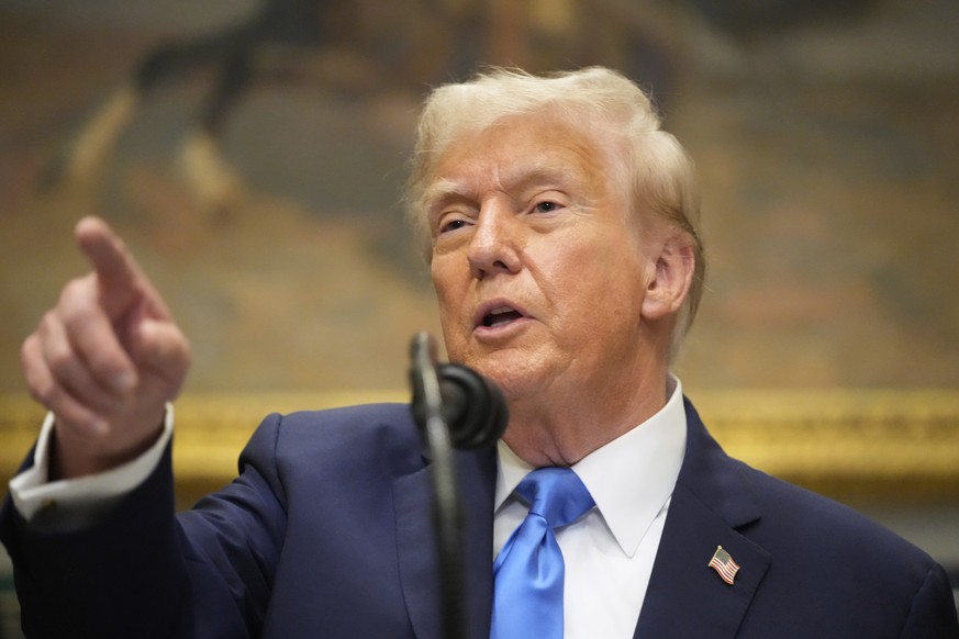 President Donald Trump speaks in the Roosevelt Room of the White House, Monday, Sept. 22, 2025, in Washington. (AP Photo/Mark Schiefelbein)
Donald Trump