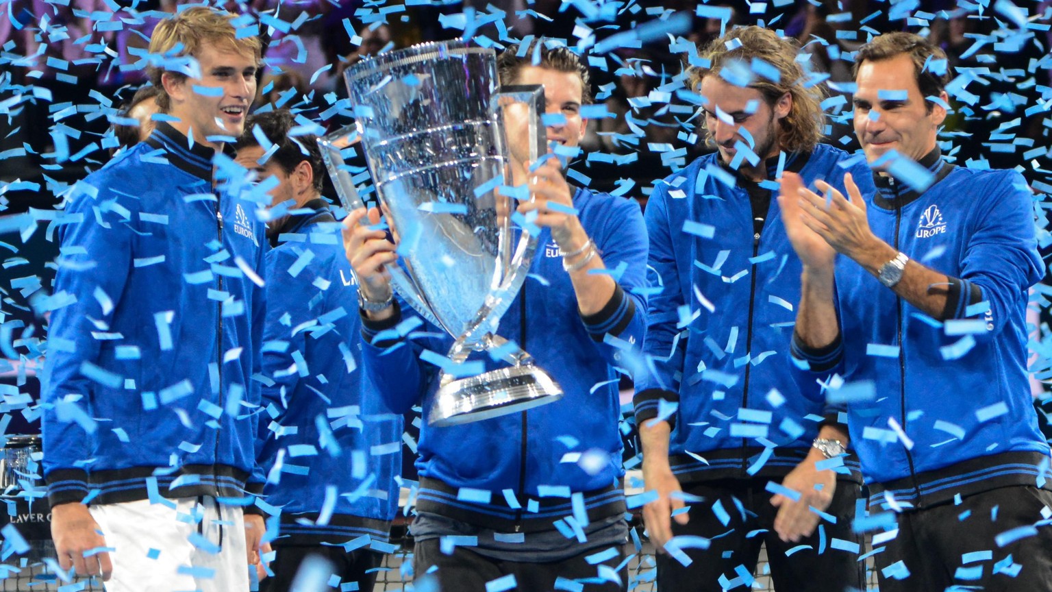 2019 in Genf ist Roger Federer (rechts) dabei, als das Team Europa den Laver Cup gewinnt.