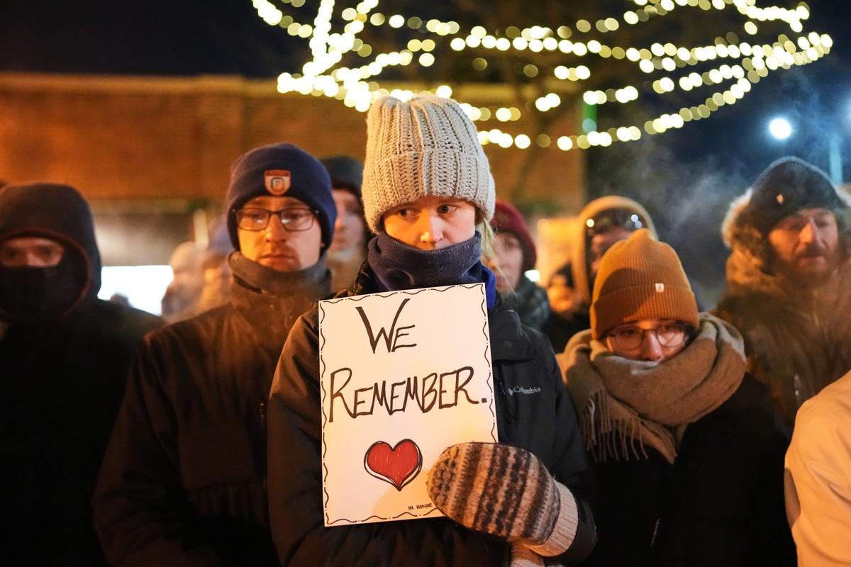 People gather during a vigil for 37-year-old Alex Pretti, who was fatally shot by a U.S. Border Patrol officer earlier in the day, Saturday, Jan. 24, 2026, in Minneapolis. (AP Photo/Adam Gray)