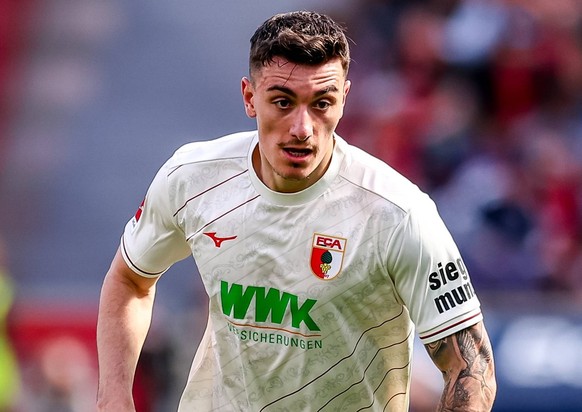 2025-04-26 Bayer 04 Leverkusen v FC Augsburg - Bundesliga LEVERKUSEN, GERMANY - APRIL 26: Cedric Zesiger of FC Ausburg runs with the ball during the Bundesliga match between Bayer 04 Leverkusen and FC ...